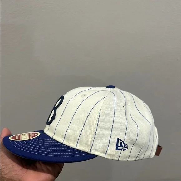 New Era Heritage Series Strapback Cap - Picture 2 of 10